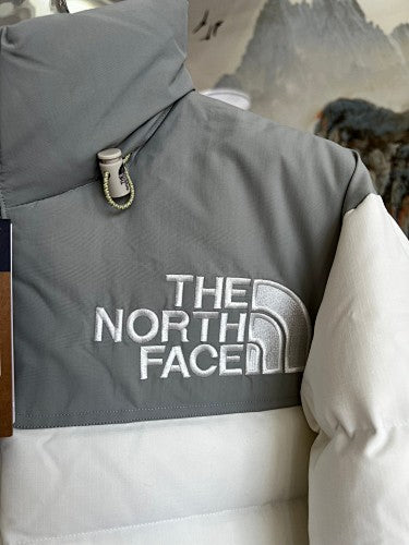 The North Face Large-Logo Puffer Jacket | White & Gray