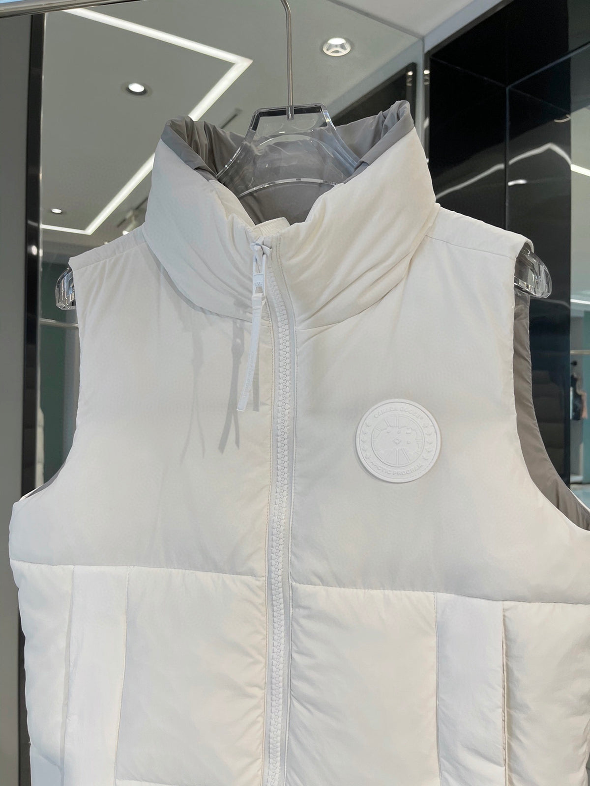 White Label Capsule Down Vest