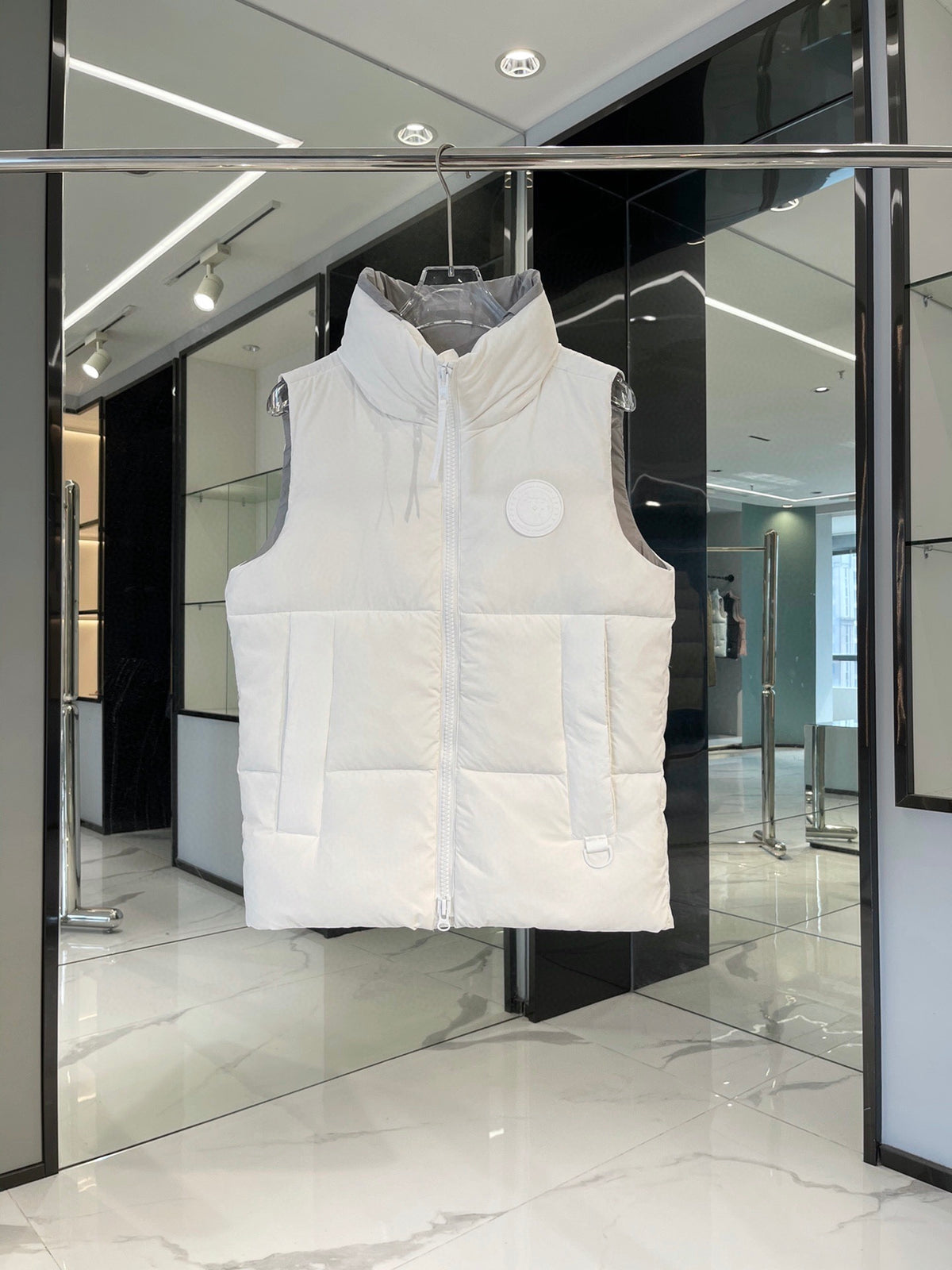 White Label Capsule Down Vest