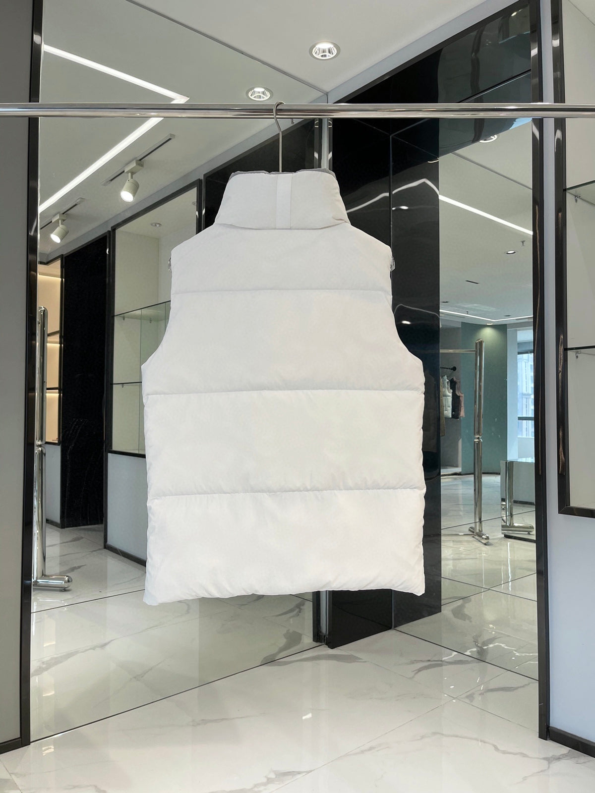 White Label Capsule Down Vest