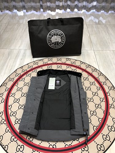 Canada Goose Down Vest – Charcoal